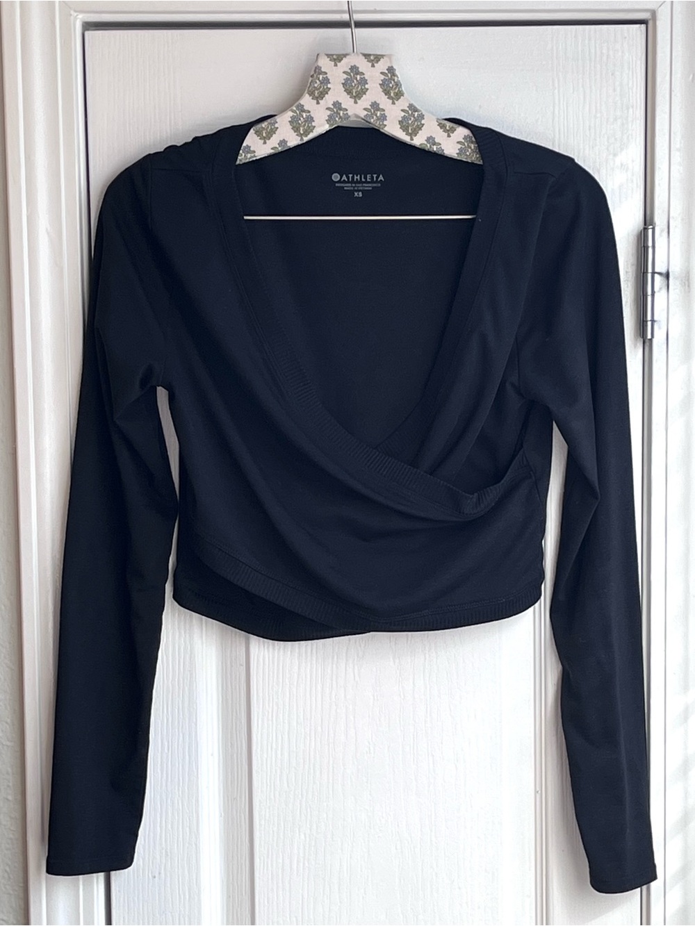 ATHLETA Encore Long-Sleeve Wrap Crop Top Stretch Fit Black Balletcore Size XS
